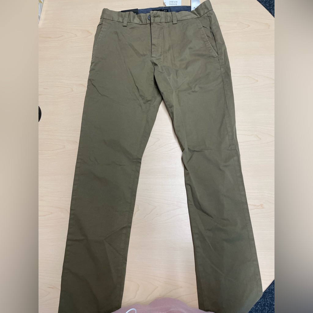 Nwt Banana Republic Men's Khaki Chinos - 30x32 Classic Khaki In Neutral Color